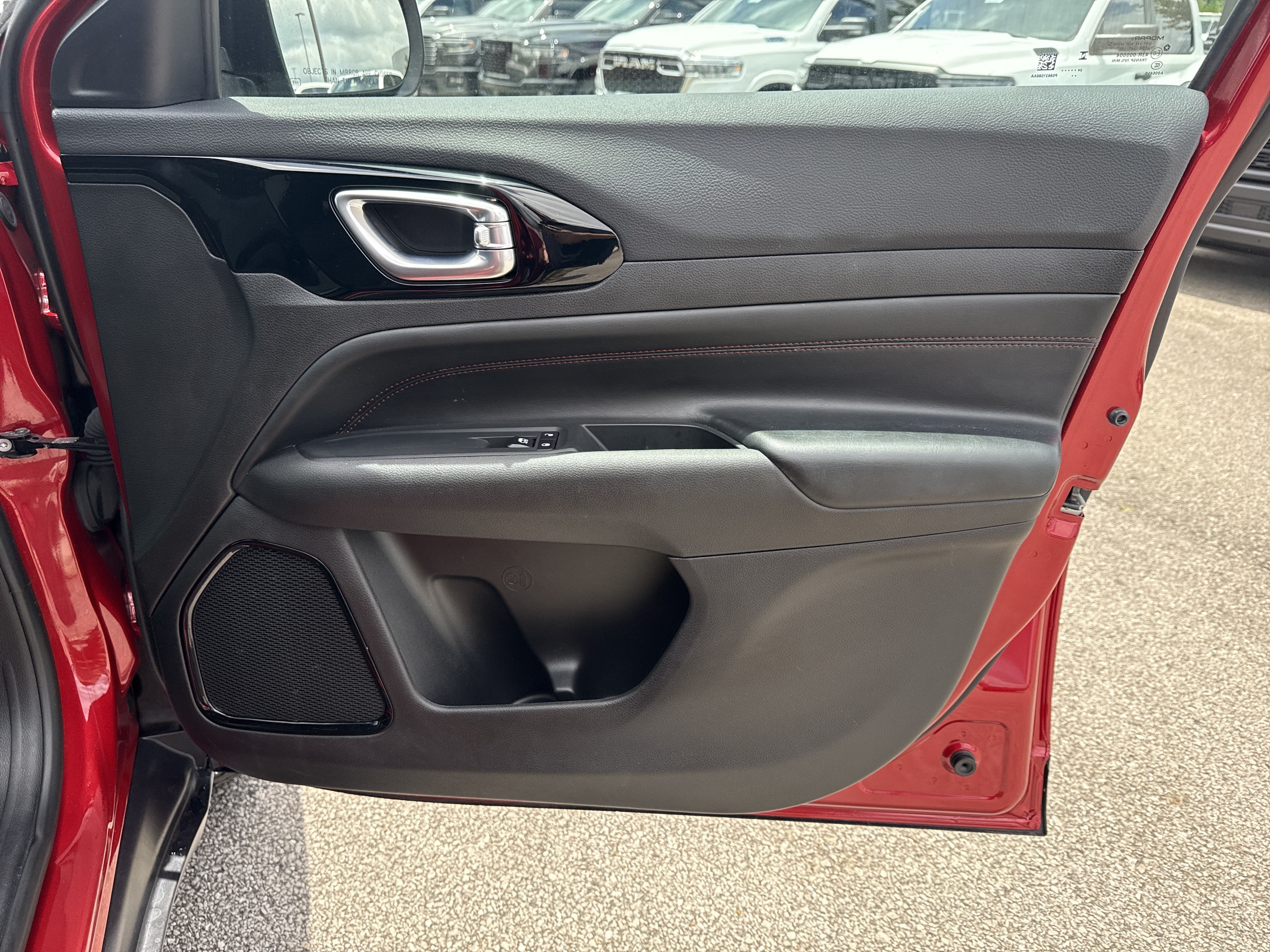 Used 2025 Red Hot Pearlcoat Jeep Trailhawk image 14