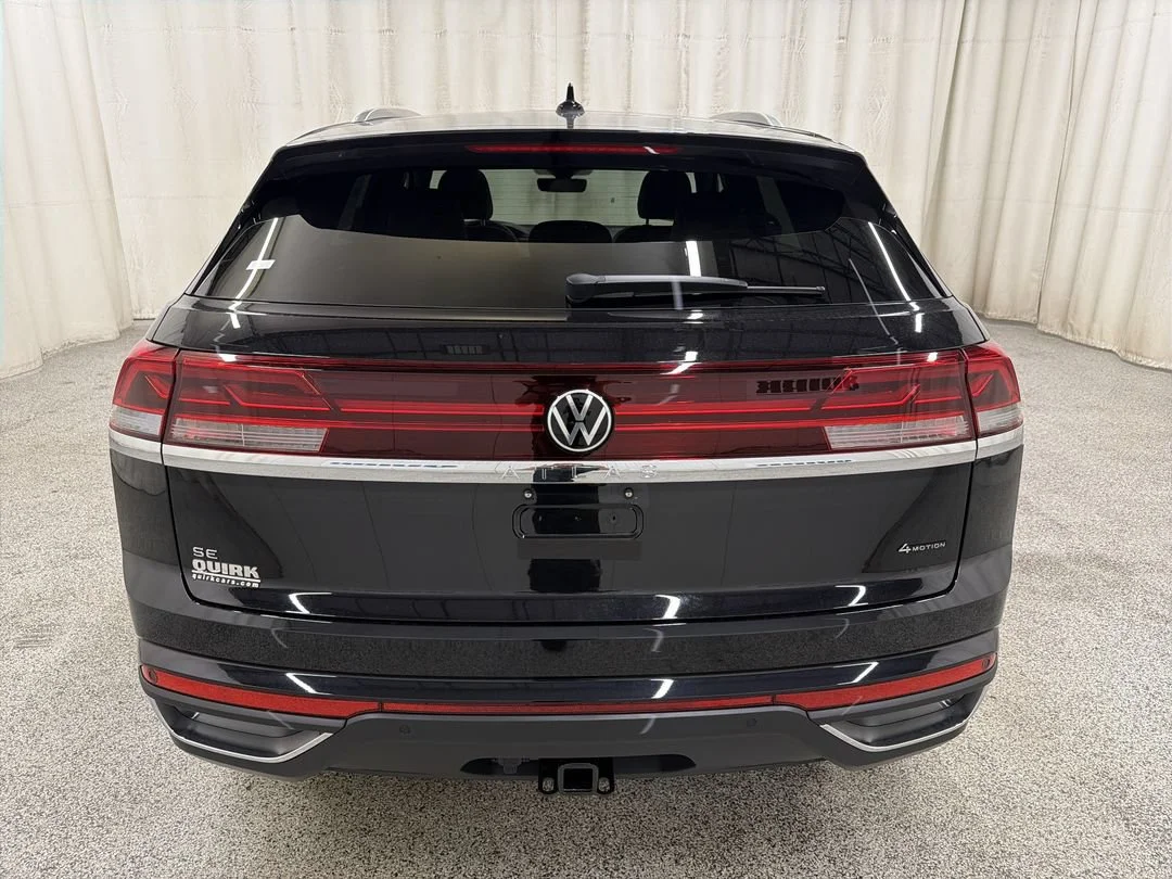 New 2026 Deep Black Pearl Volkswagen 2.0T SE w/Technology image 7