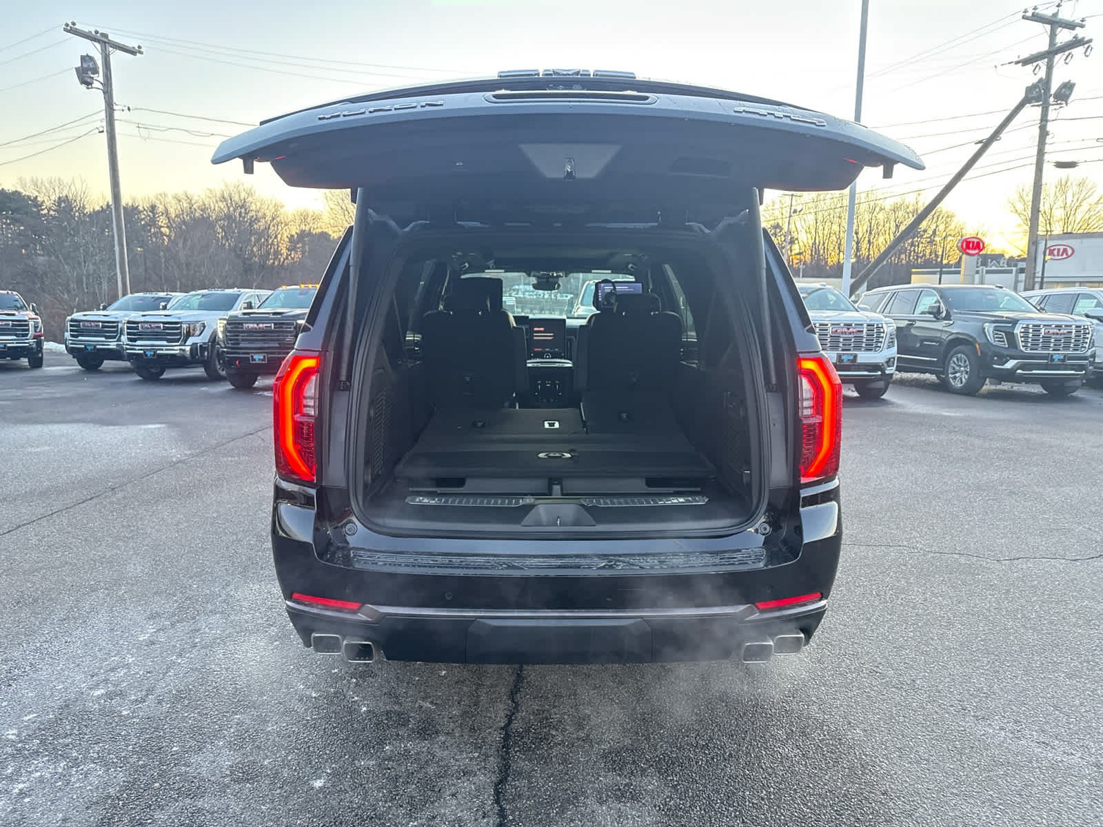 2026 GMC Yukon XL AT4 Ultimate - Photo 11