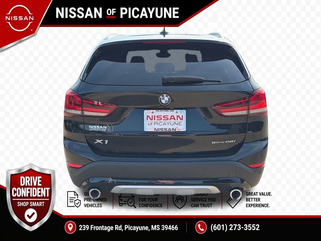 Used 2022 Black BMW sDrive28i image 4