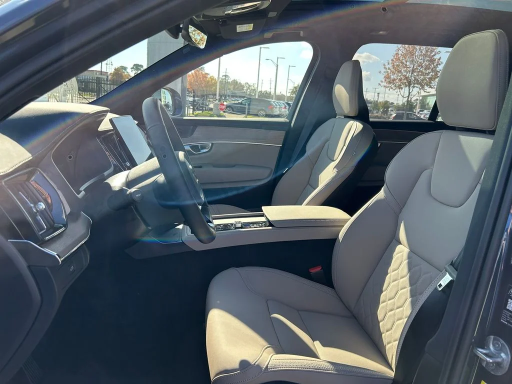 2026 Volvo XC90 Plus - Photo 13