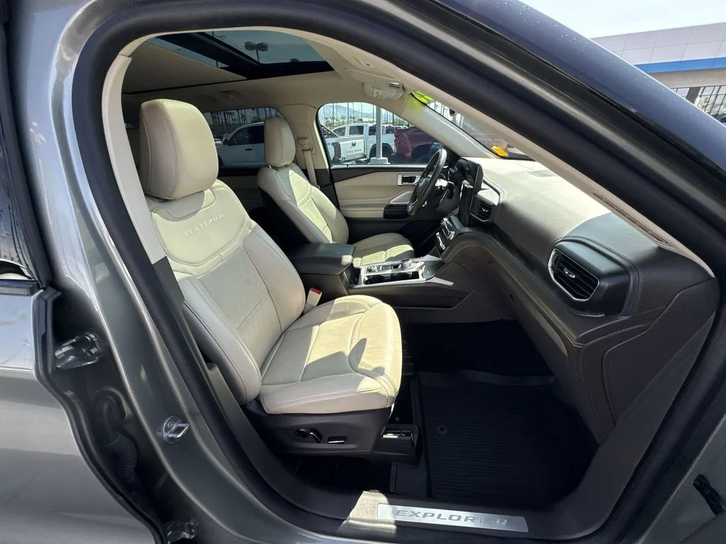 Used 2020 Green Ford Platinum image 30