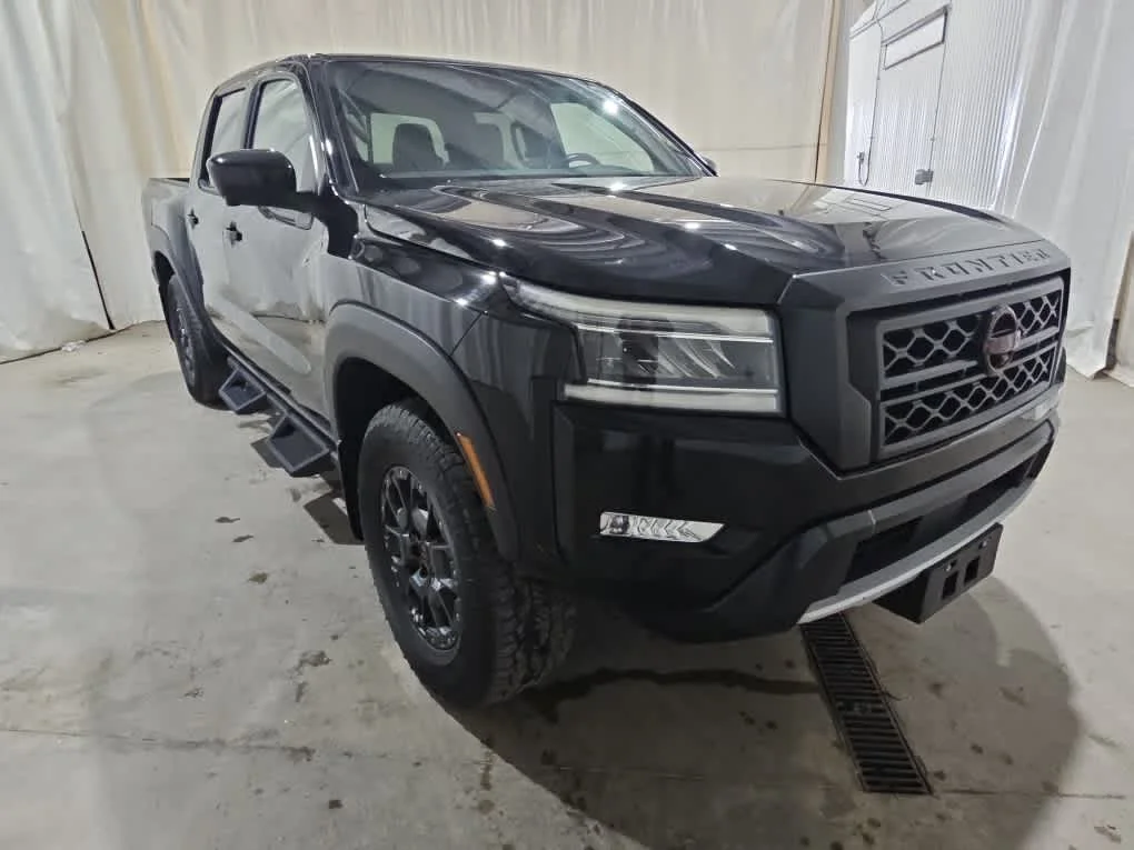Used 2023 Super Black Nissan PRO-4X image 9