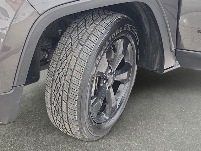 Used 2016 Granite Crystal Metallic Clearcoat Jeep Limited image 31