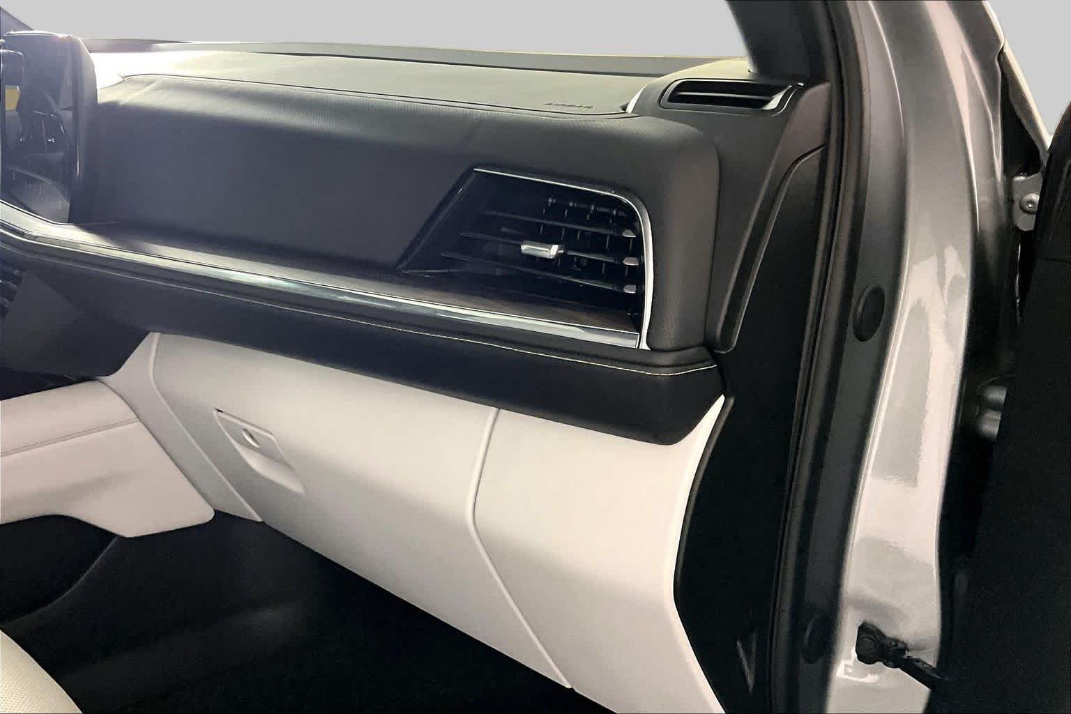 2025 Chevrolet Tahoe Premier - Photo 18