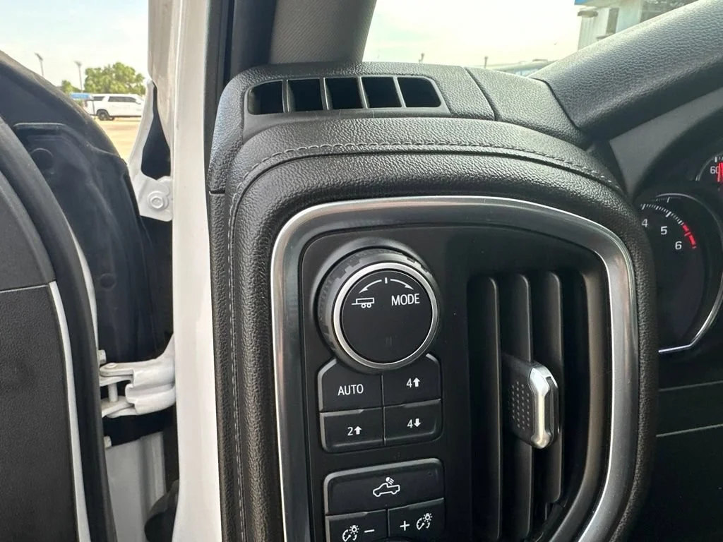 Used 2022 Iridescent Pearl Tricoat Chevrolet LT image 10