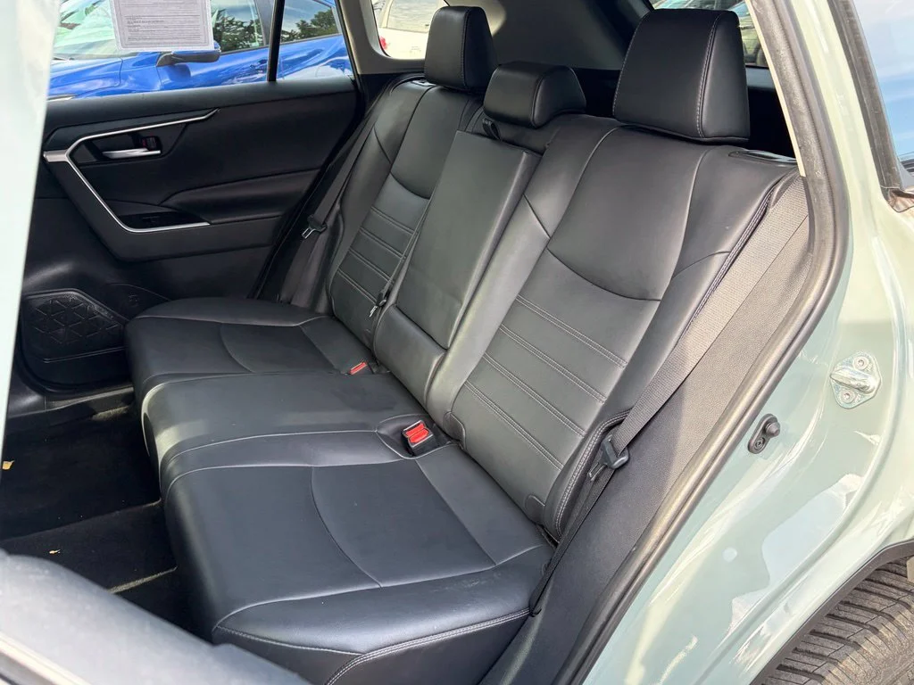 Used 2019 Lunar Toyota XLE Premium image 22