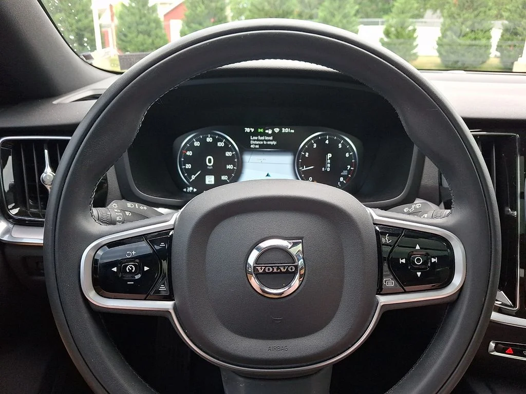 Used 2020 White Volvo T5 image 21