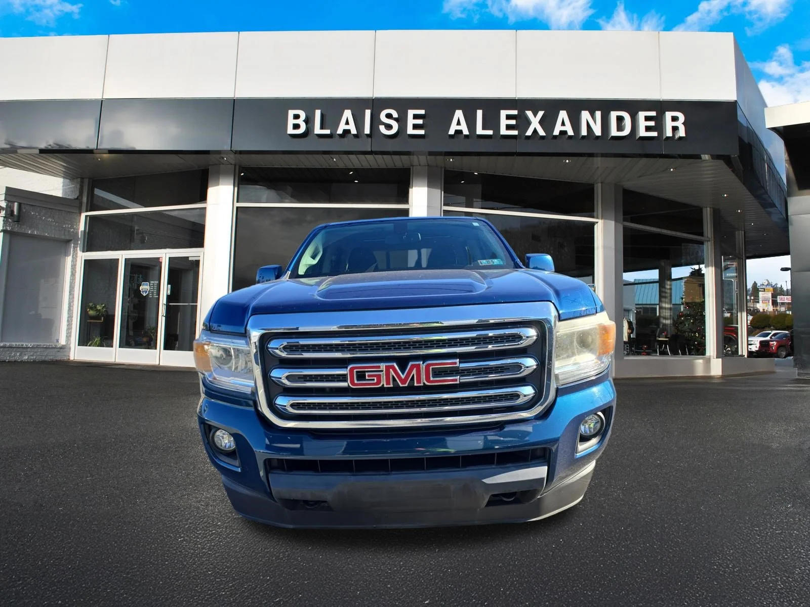 Used 2019 Blue Emerald Metallic GMC 4WD SLE image 9