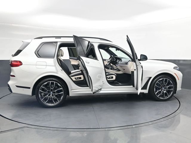 Used 2021 White BMW M50i image 36