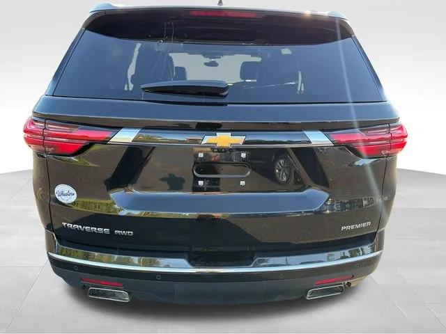 Used 2022 MOSAIC BLACK METALLIC Chevrolet Premier image 4