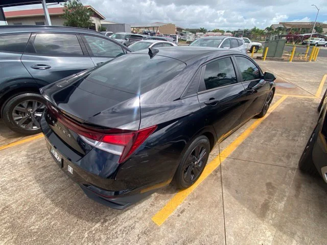 Used 2022 Black Hyundai SEL image 3