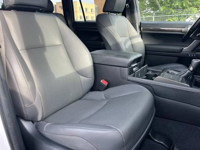 Used 2022 White Lexus 460 image 29
