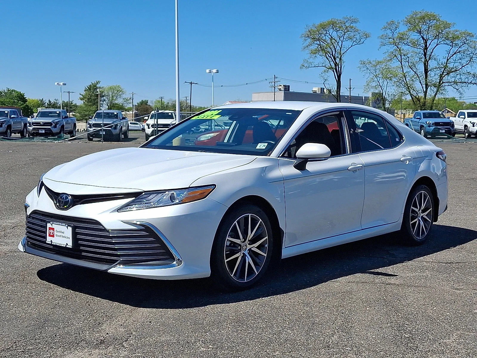 Used 2024 Wind Chill Pearl - 089 Toyota XLE image 3