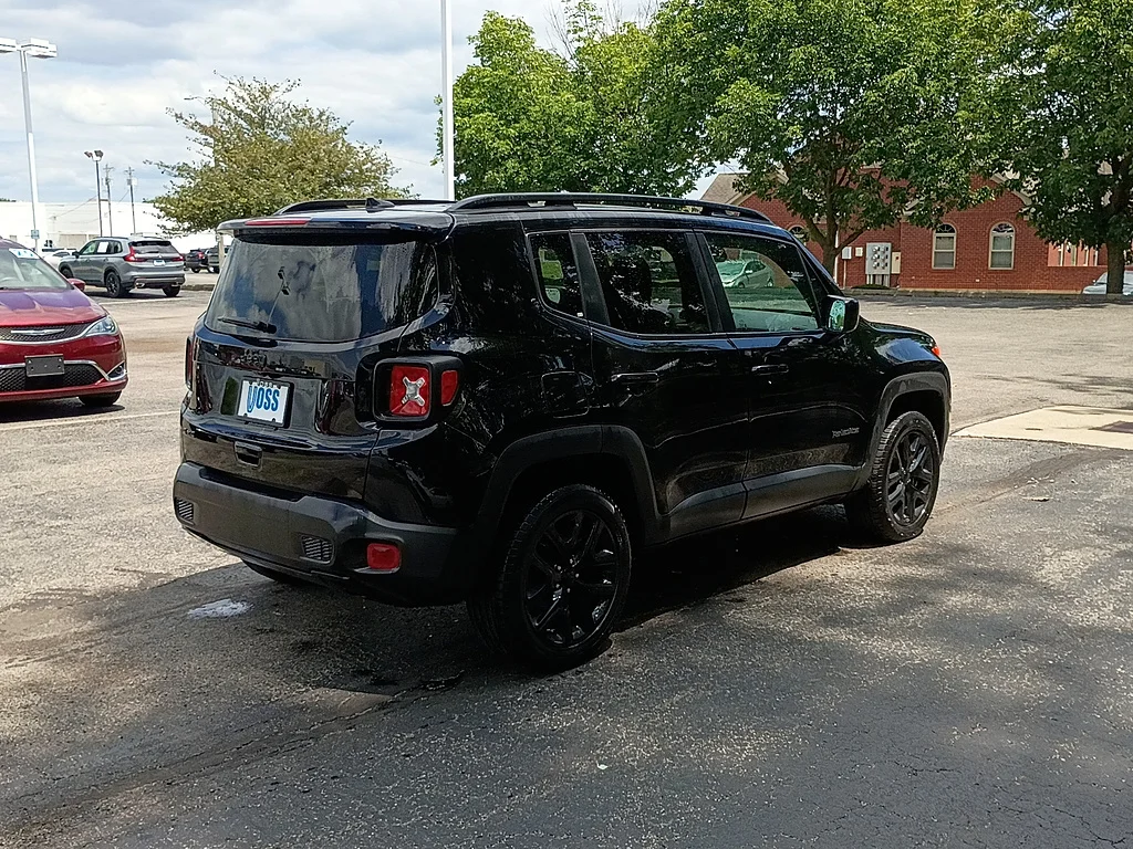 2022 Jeep Renegade Altitude, photo 2 of 12