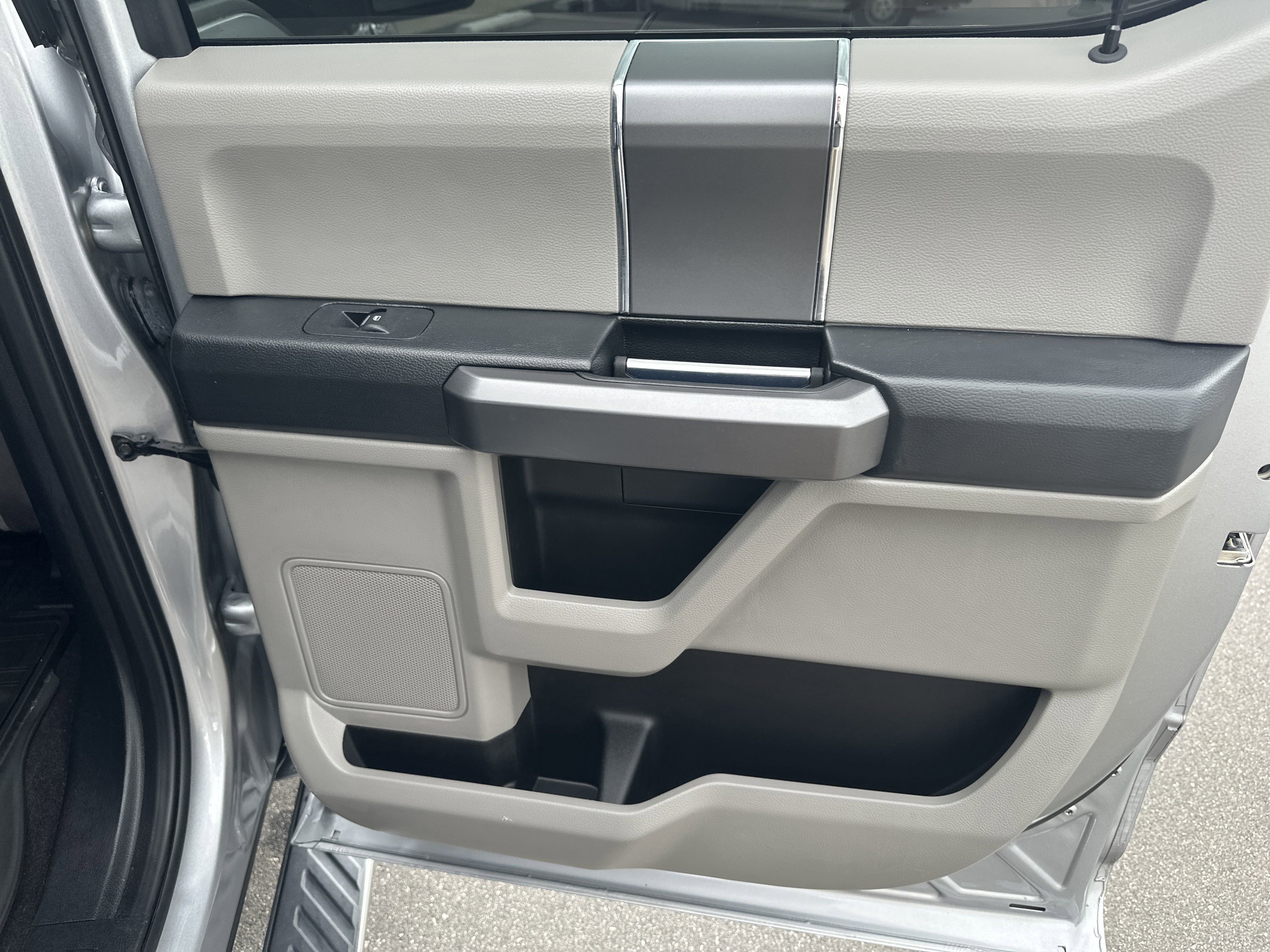 2020 Ford F-150 XLT FX4 photo 2