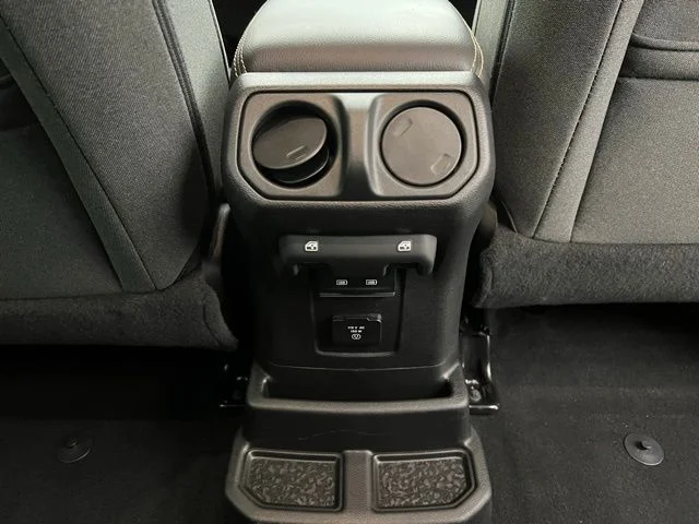 Used 2025 Anvil Clear Coat Jeep Sahara 4xe image 19
