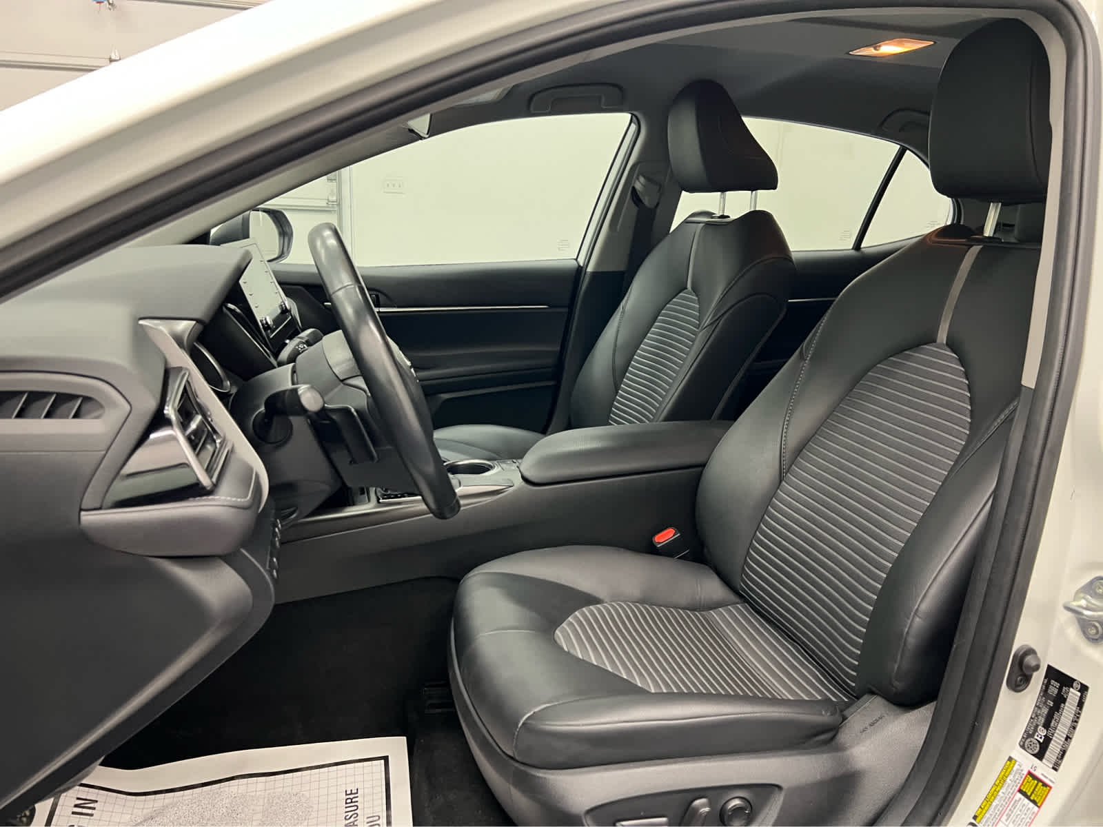 Used 2024 Ice Cap Toyota SE image 2