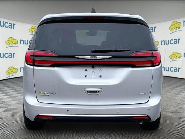 New 2026 Silver Mist Clear-Coat Exterior Paint Chrysler Select image 32
