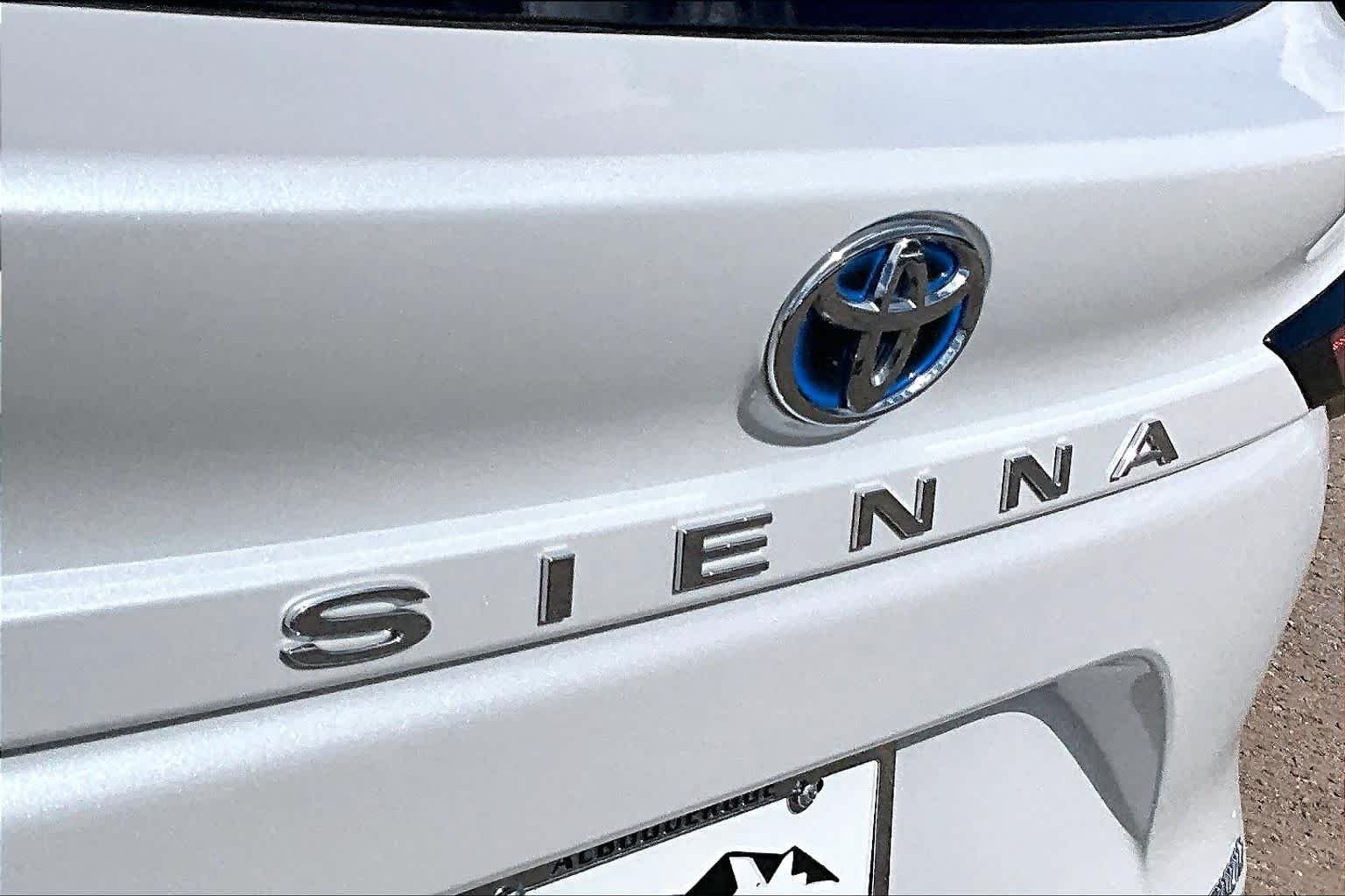 Used 2025 Wind Chill Pearl Toyota Platinum image 28