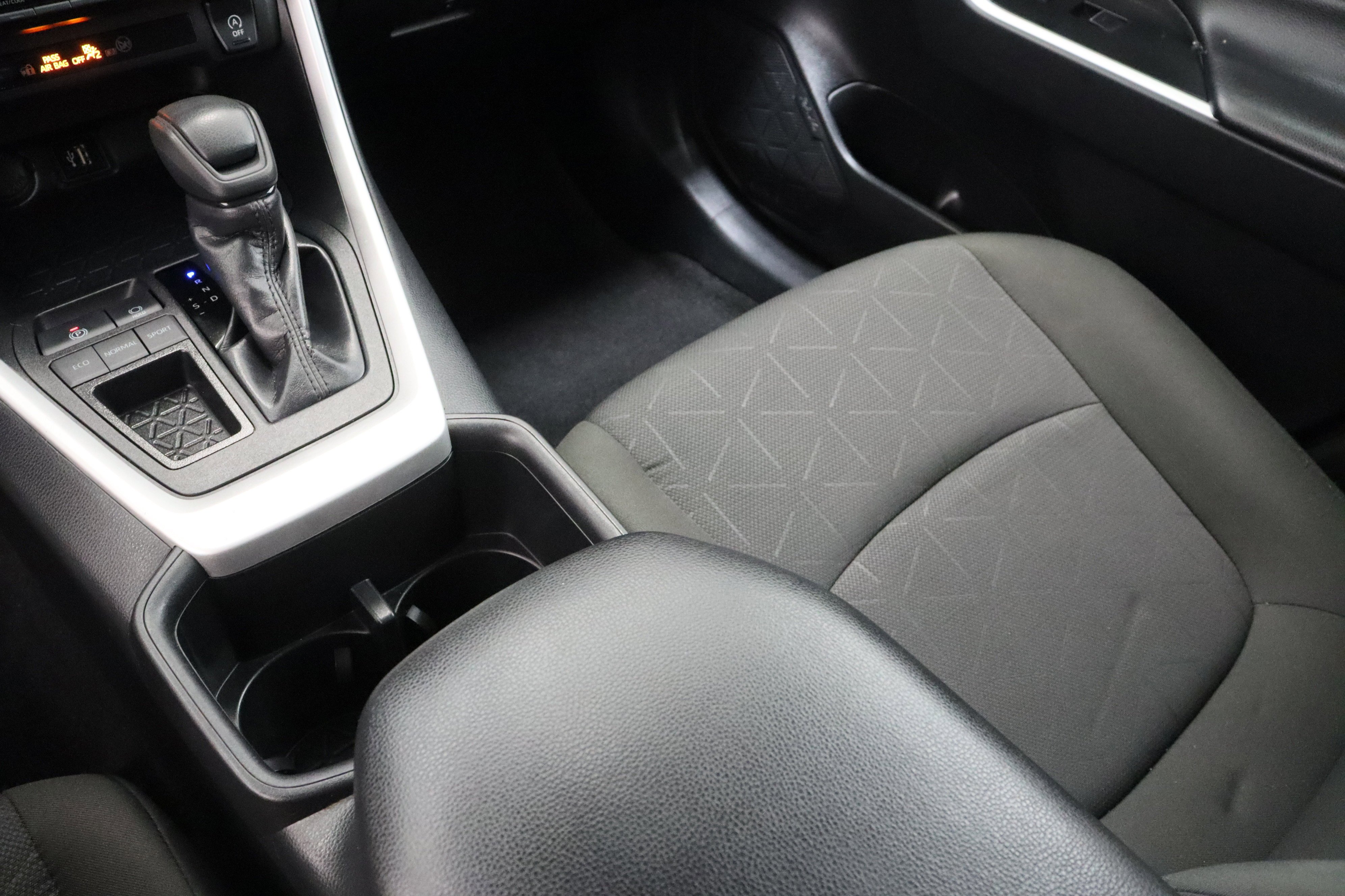 Used 2025 Silver Sky Metallic Toyota XLE 2.5L image 17