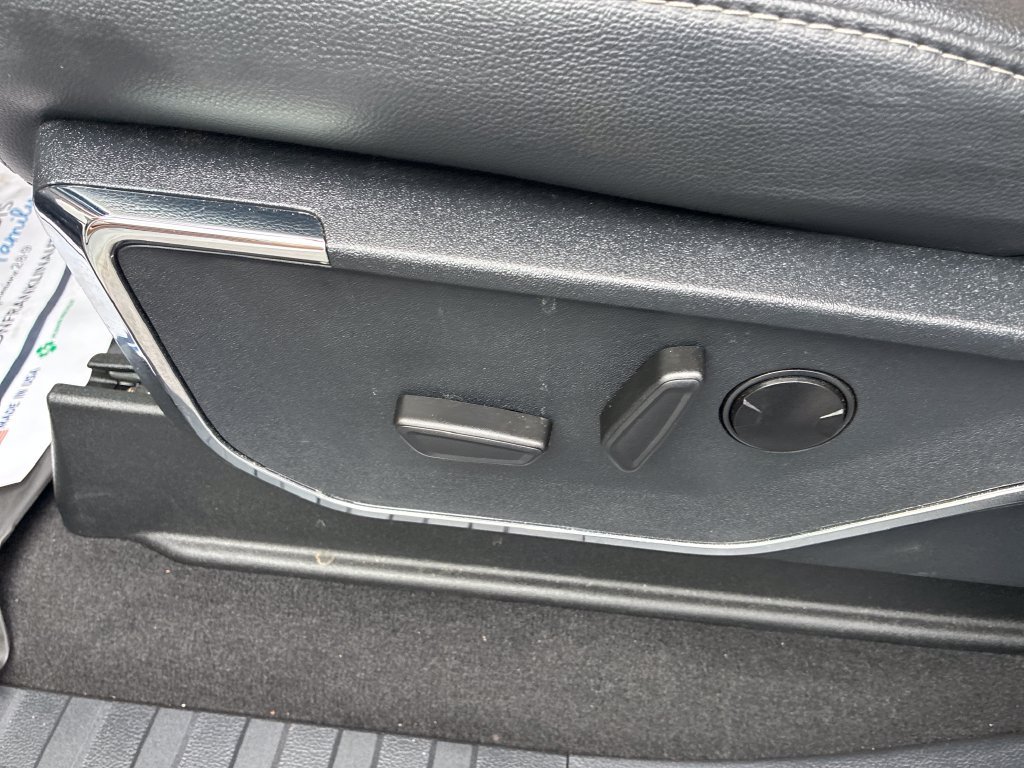 Used 2024 White Ford Lariat image 11