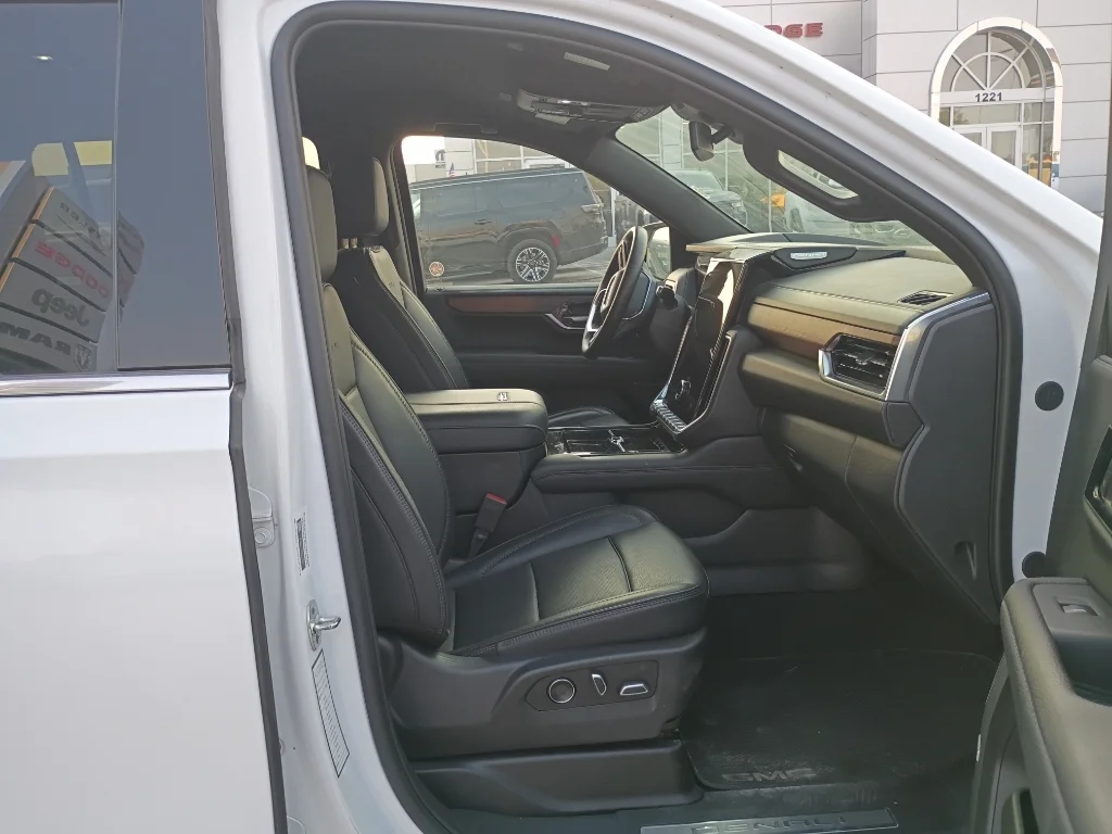 Used 2025 White GMC Denali image 11