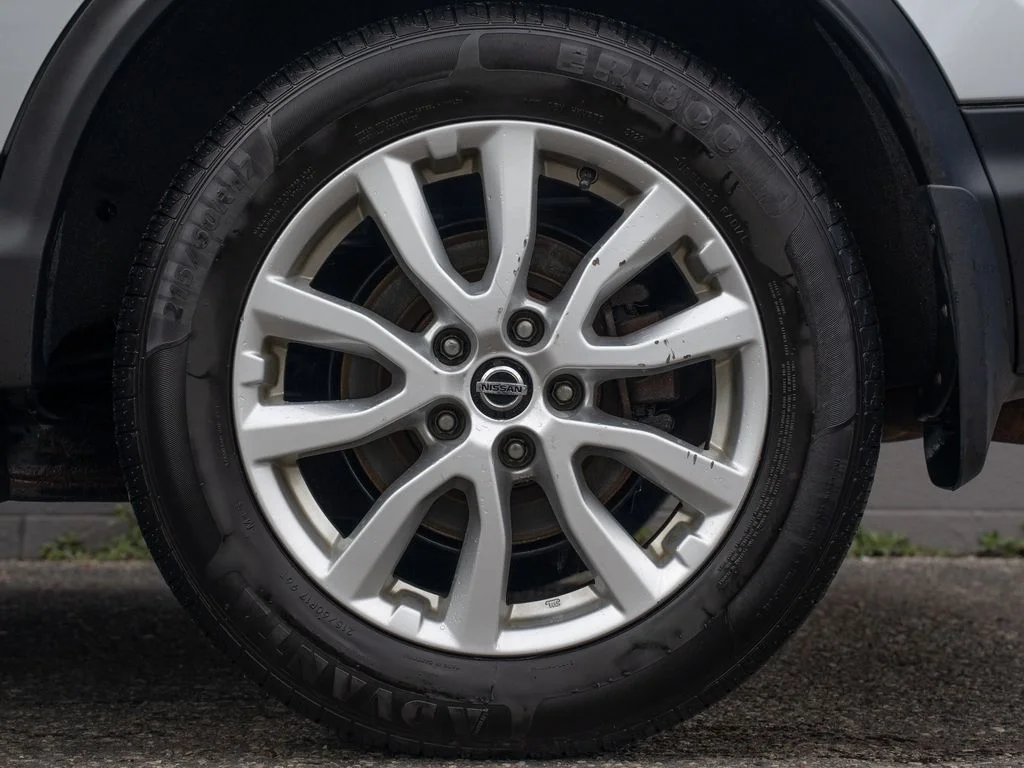 Used 2020 Brilliant Silver Metallic Nissan SV image 12