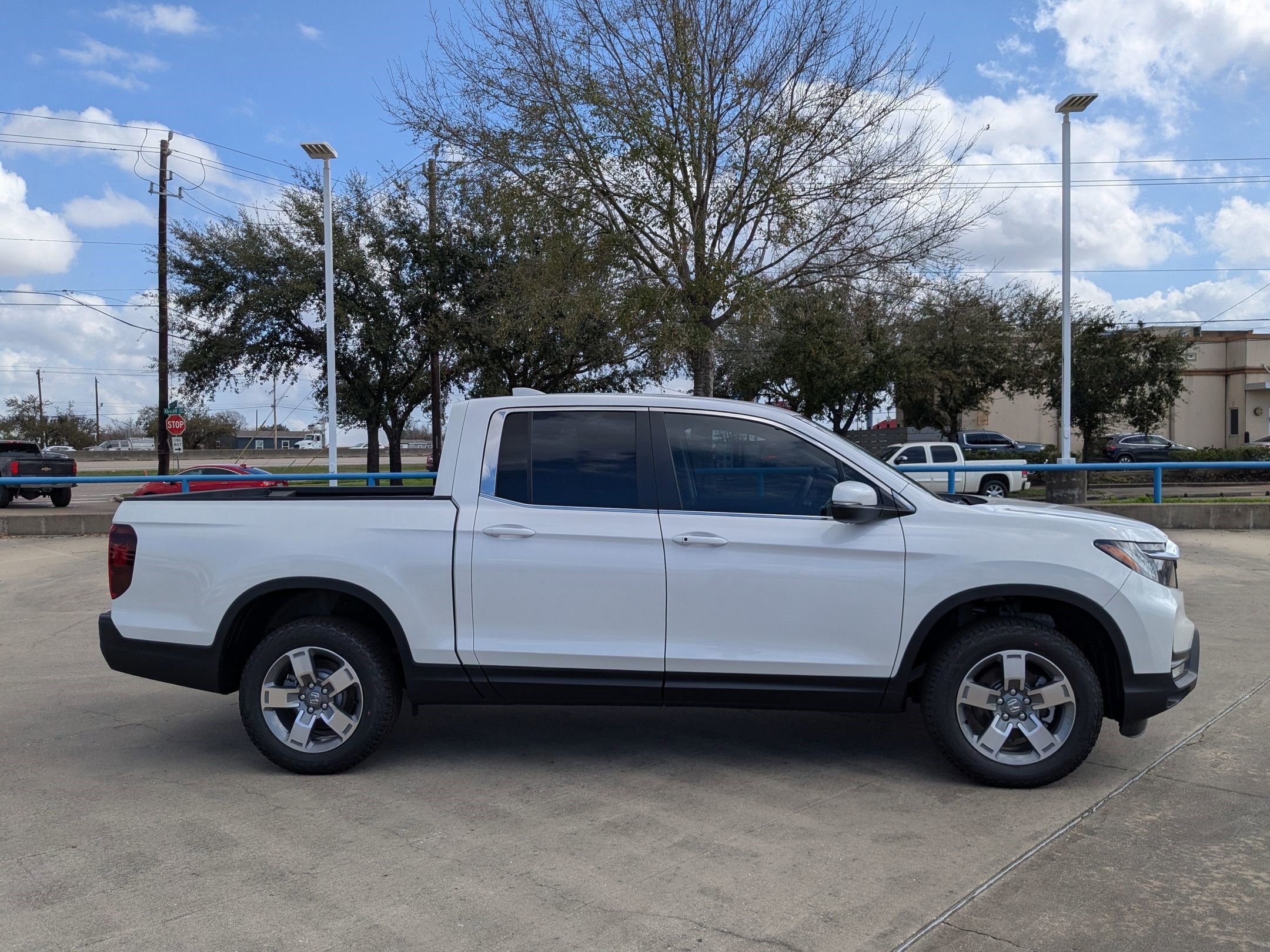 New 2026 Platinum White Pearl Honda RTL image 3