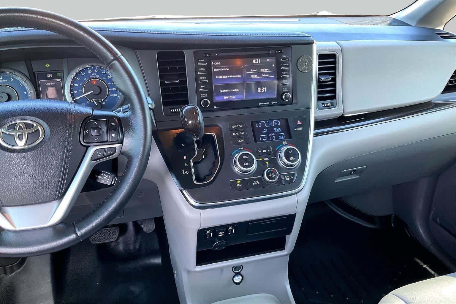 Used 2019 Midnight Black Metallic Toyota XLE Premium image 7