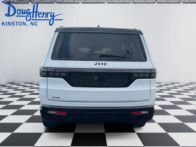 New 2026 Bright White Clear-Coat Exterior Paint Jeep Upland image 4