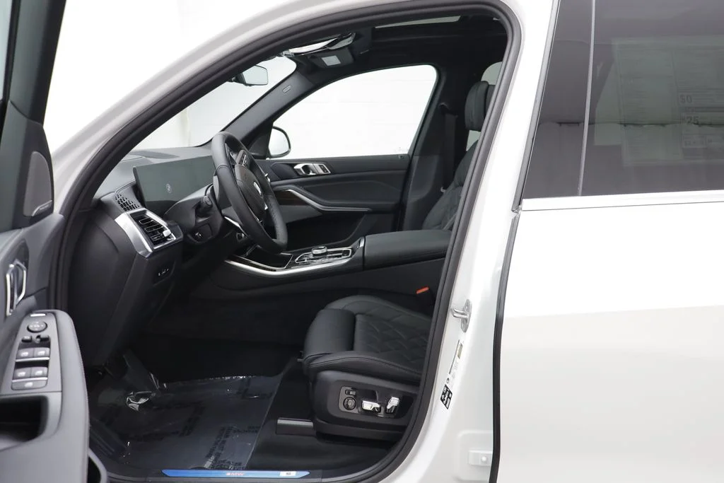New 2026 White BMW xDrive40i image 6
