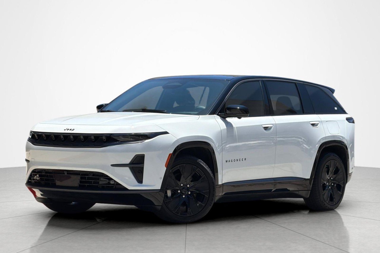 Used 2025 BRIGHT CLEAR COAT Jeep Launch Edition image 1