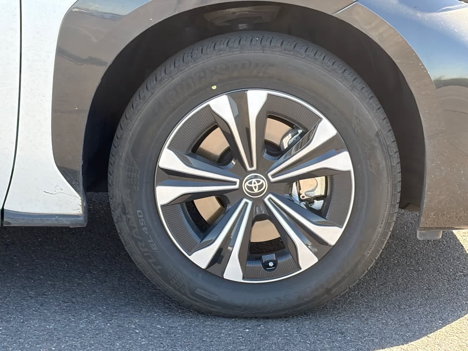 Used 2025 Wind Chill Pearl Toyota XLE image 5