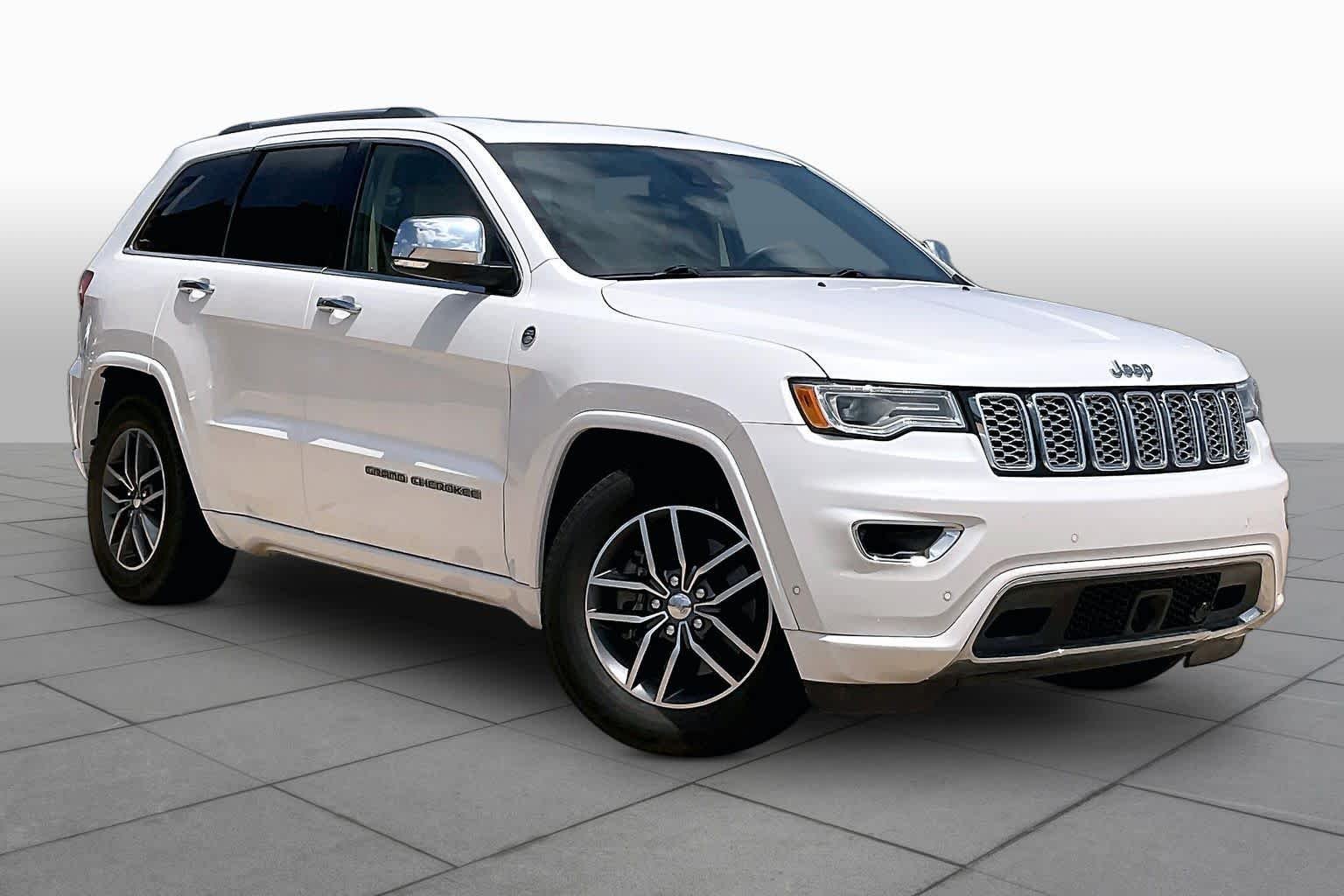 Used 2018 Ivory 3-Coat Jeep Overland image 2
