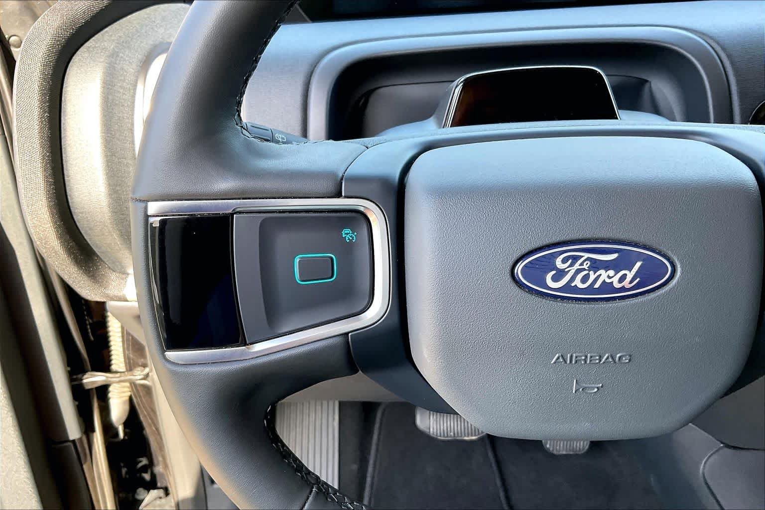 Used 2025 Agate Black Metallic Ford Active image 23
