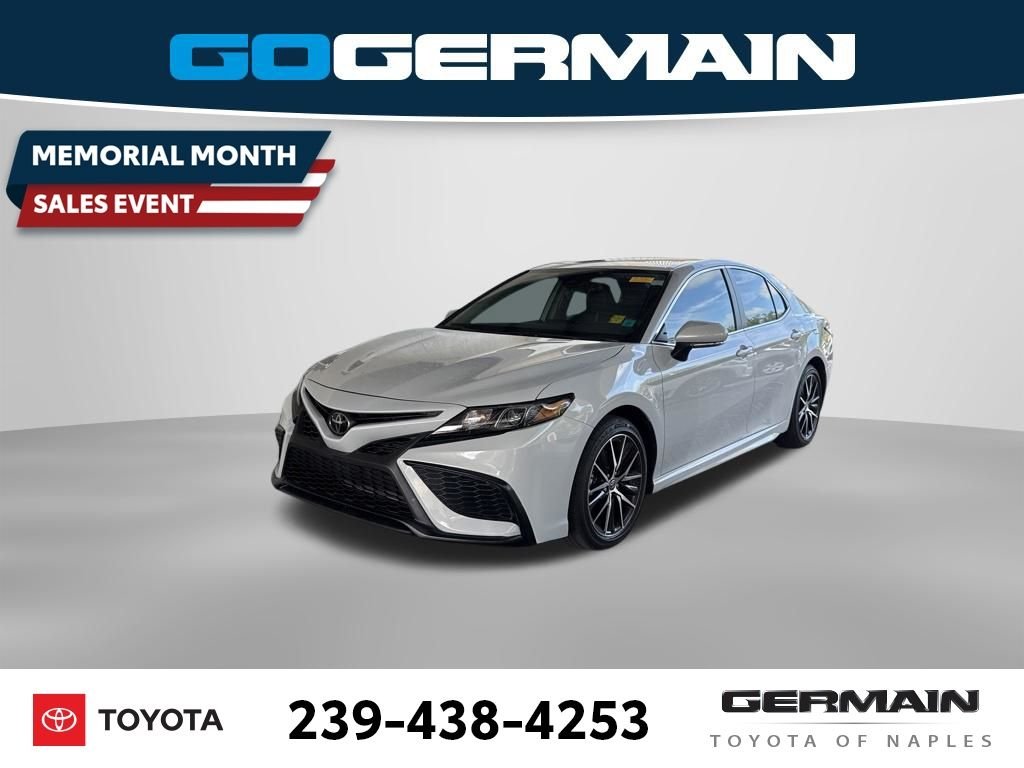 2024 Toyota Camry SE's photo
