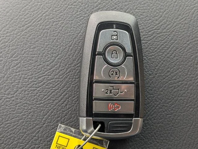 New 2026 Star White Metallic Tri-Coat Ford F-250® Lariat® image 46