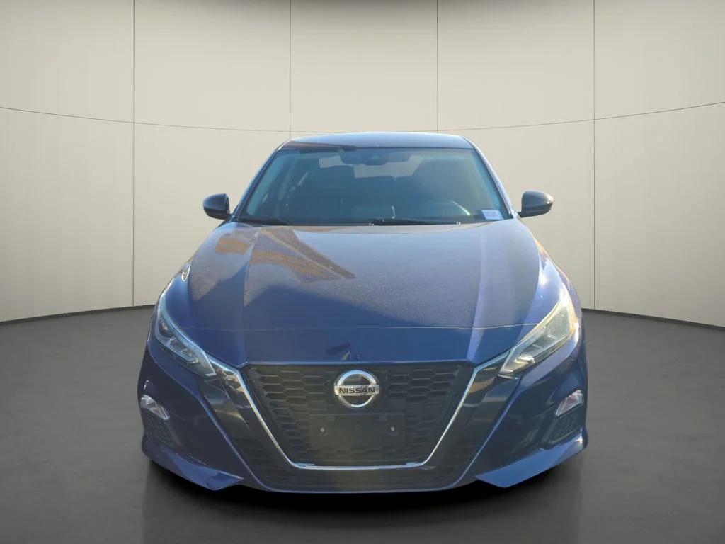 Used 2021 Blue Nissan 2.5 SR image 2