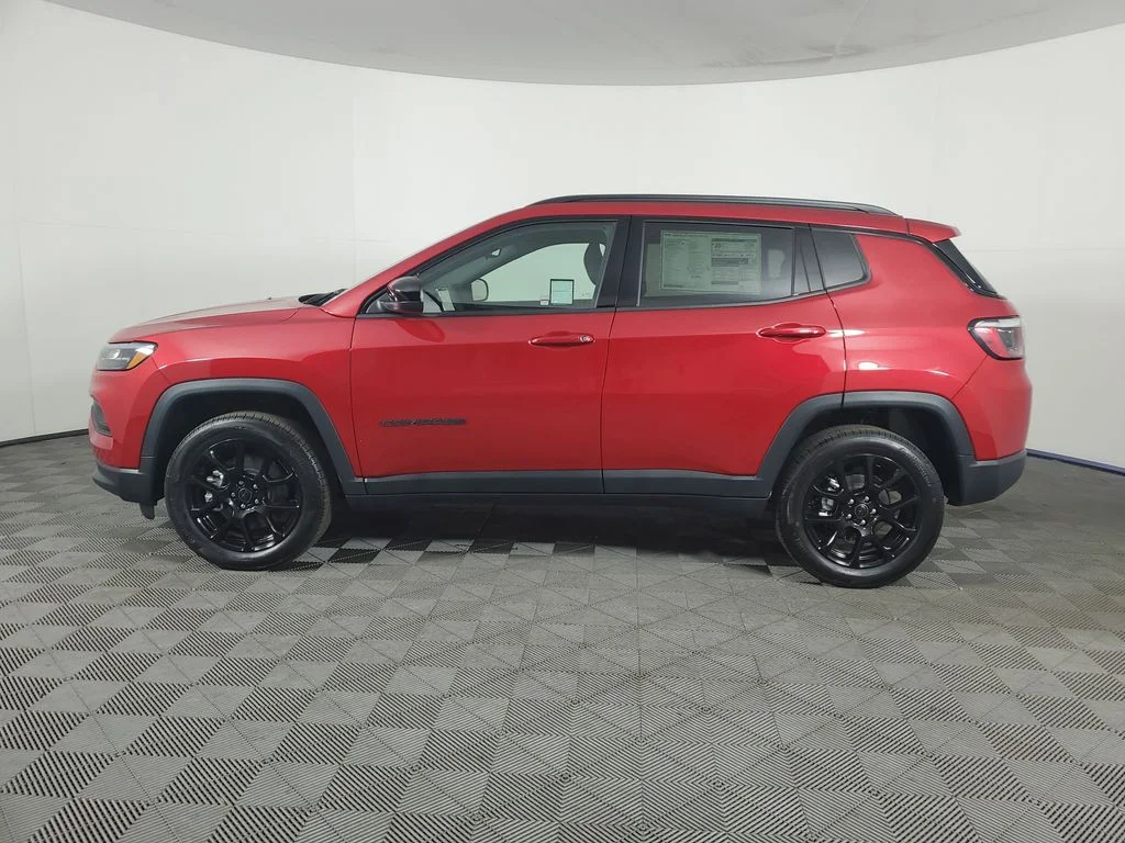 New 2026 Red Hot Pearl-Coat Exterior Paint Jeep Latitude image 7