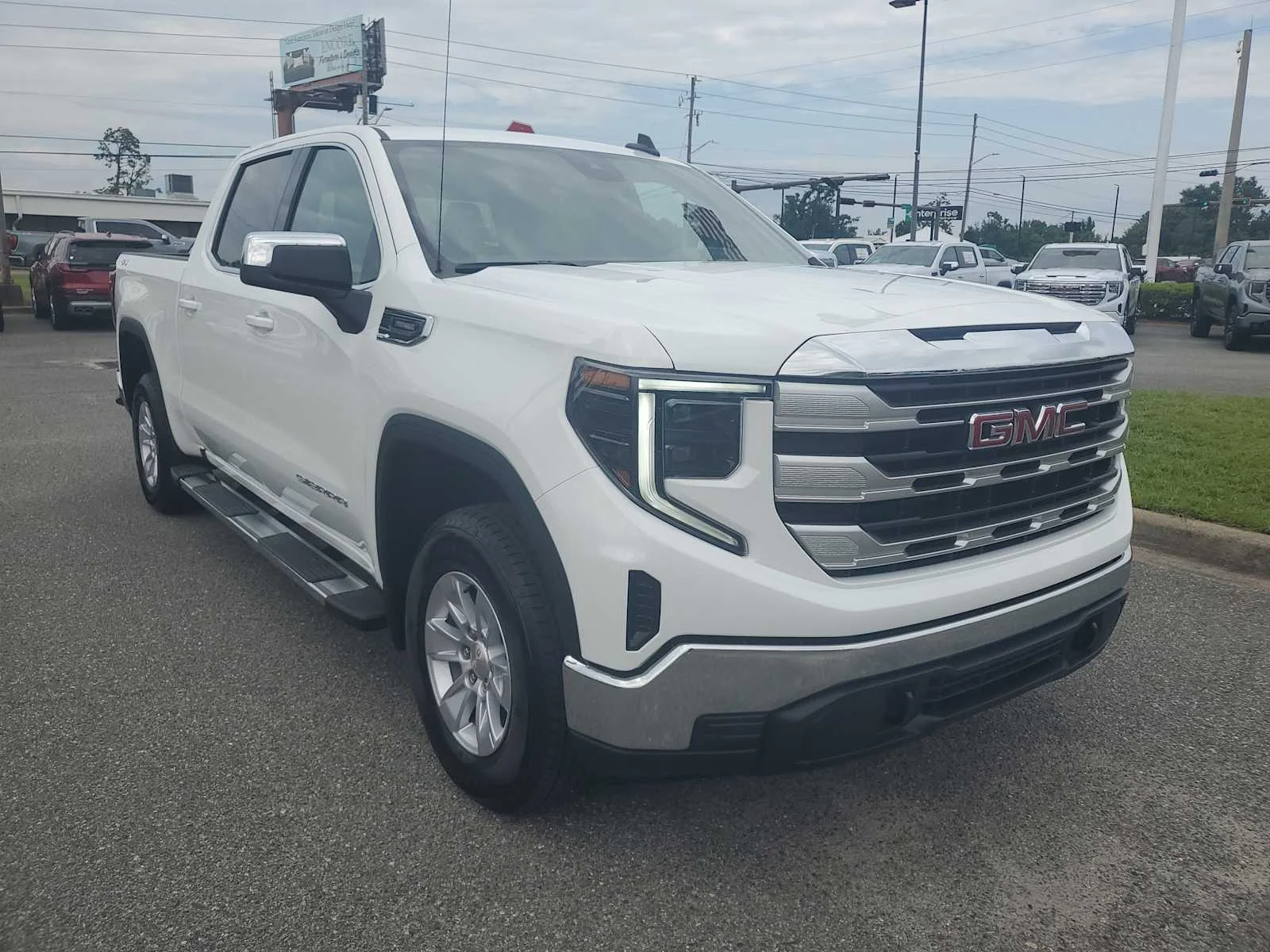 New 2026 Summit White GMC SLE image 8
