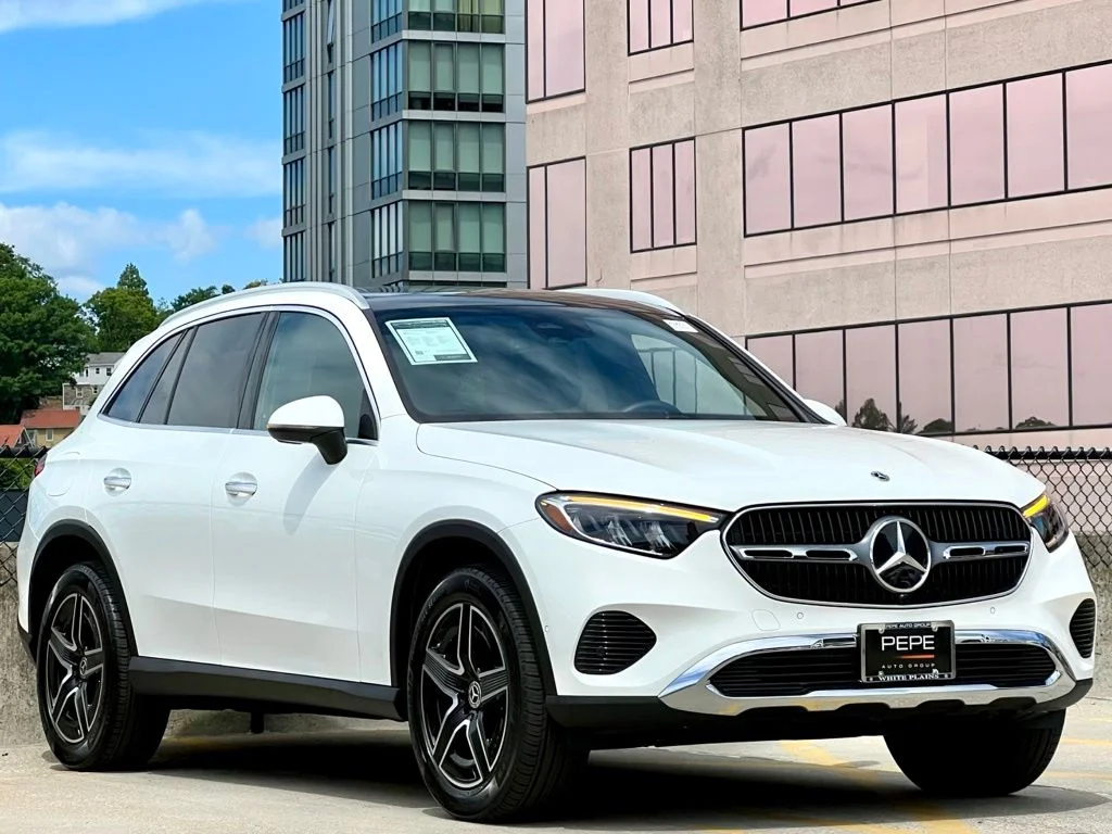 Certified Used 2026  Mercedes-Benz GLC 300 image 1