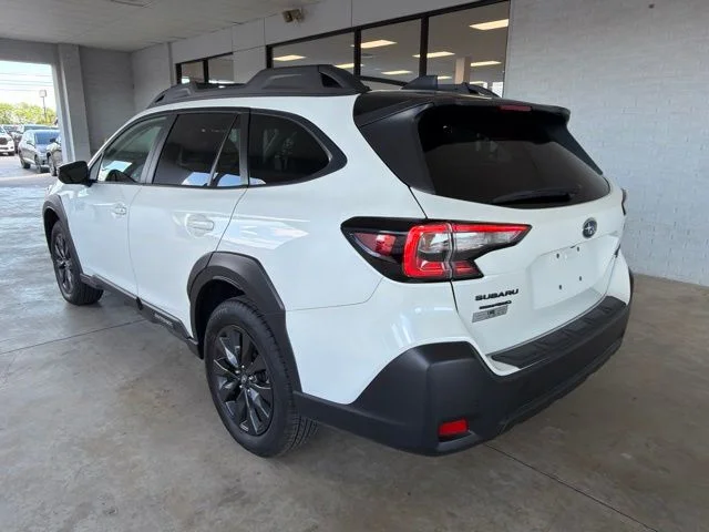 Used 2025 White Subaru Onyx Edition XT image 3
