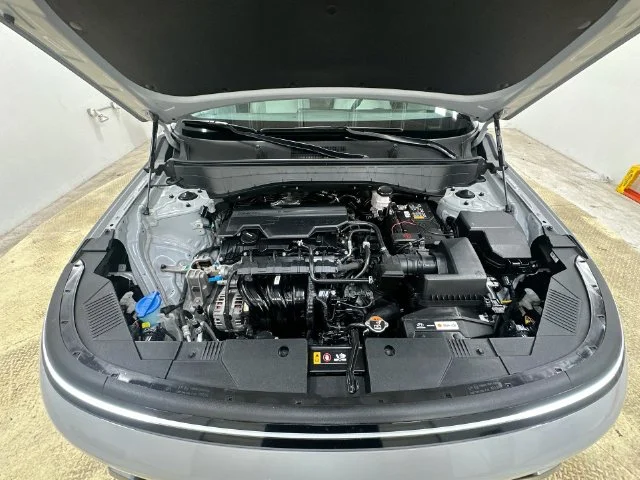 Used 2025 Cyber Gray Metallic Hyundai SEL image 25