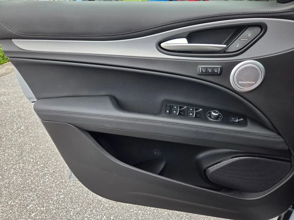 New 2025 Moonlight Gray Metallic Alfa Romeo Base image 16