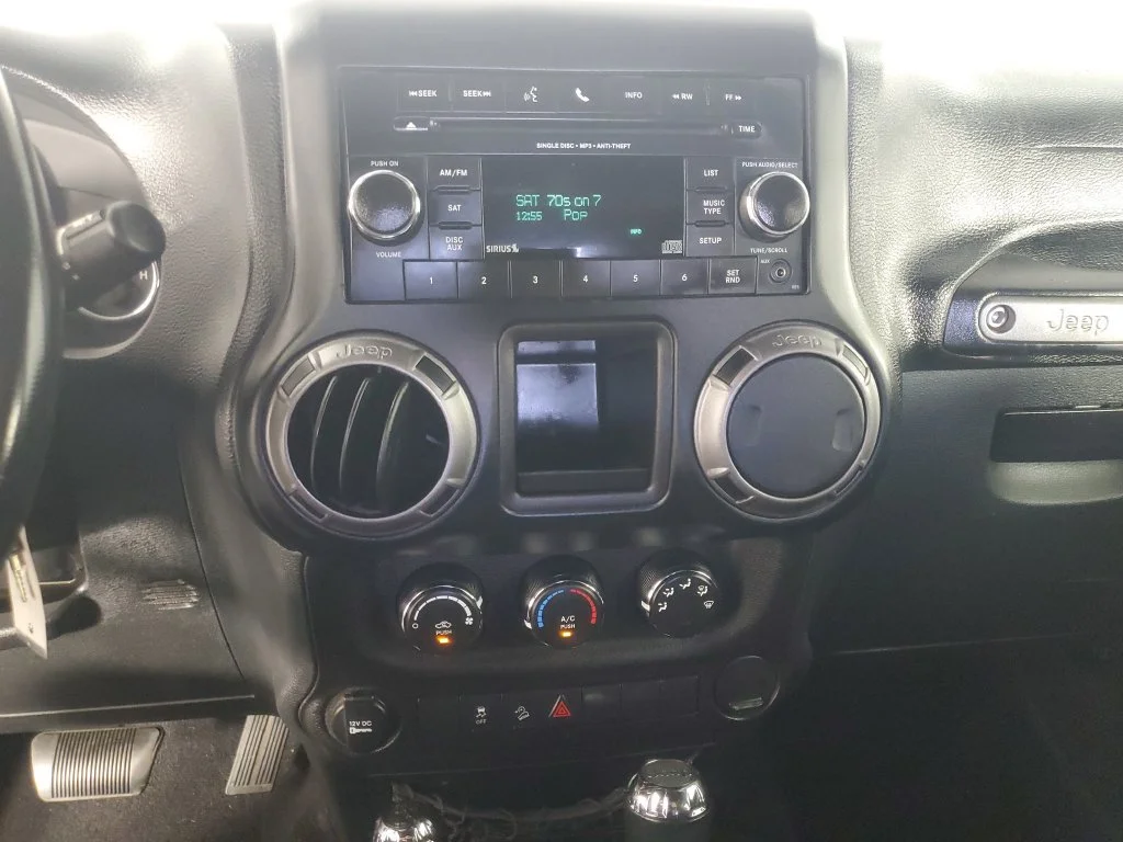 Used 2018 Gray Jeep Sport 4x4 image 16