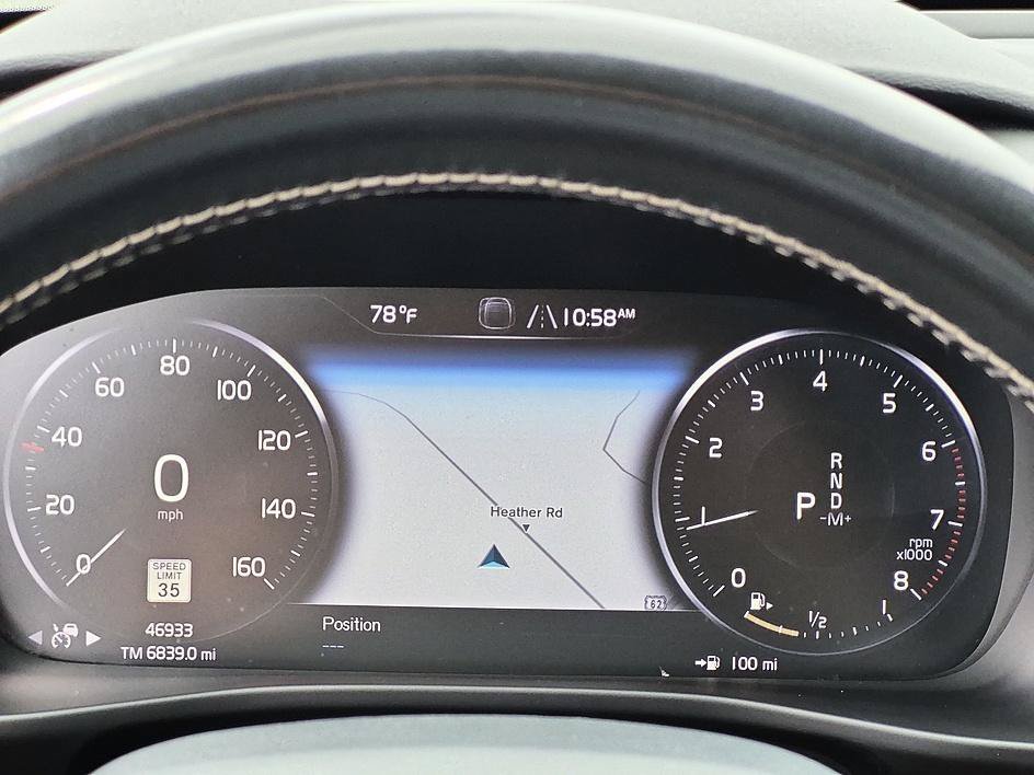 Used 2019  Volvo R-Design image 19