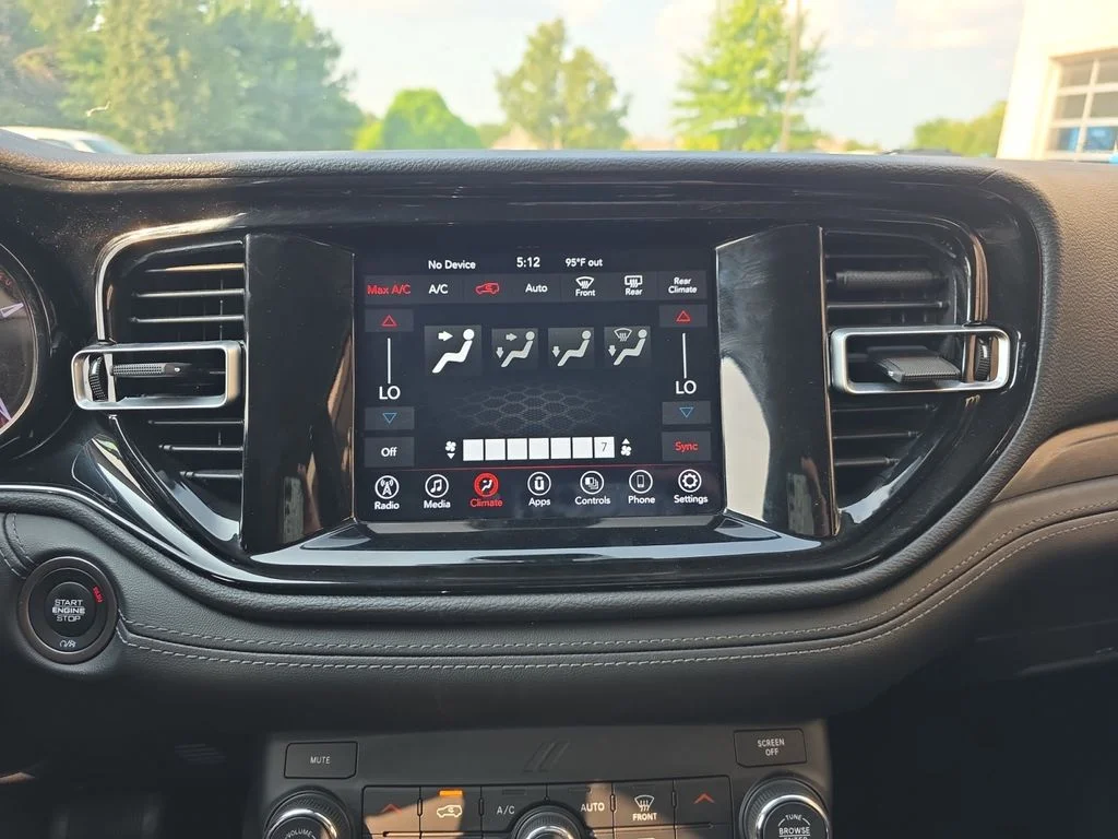 Used 2022 DB Black Crystal Clearcoat Dodge SXT image 9