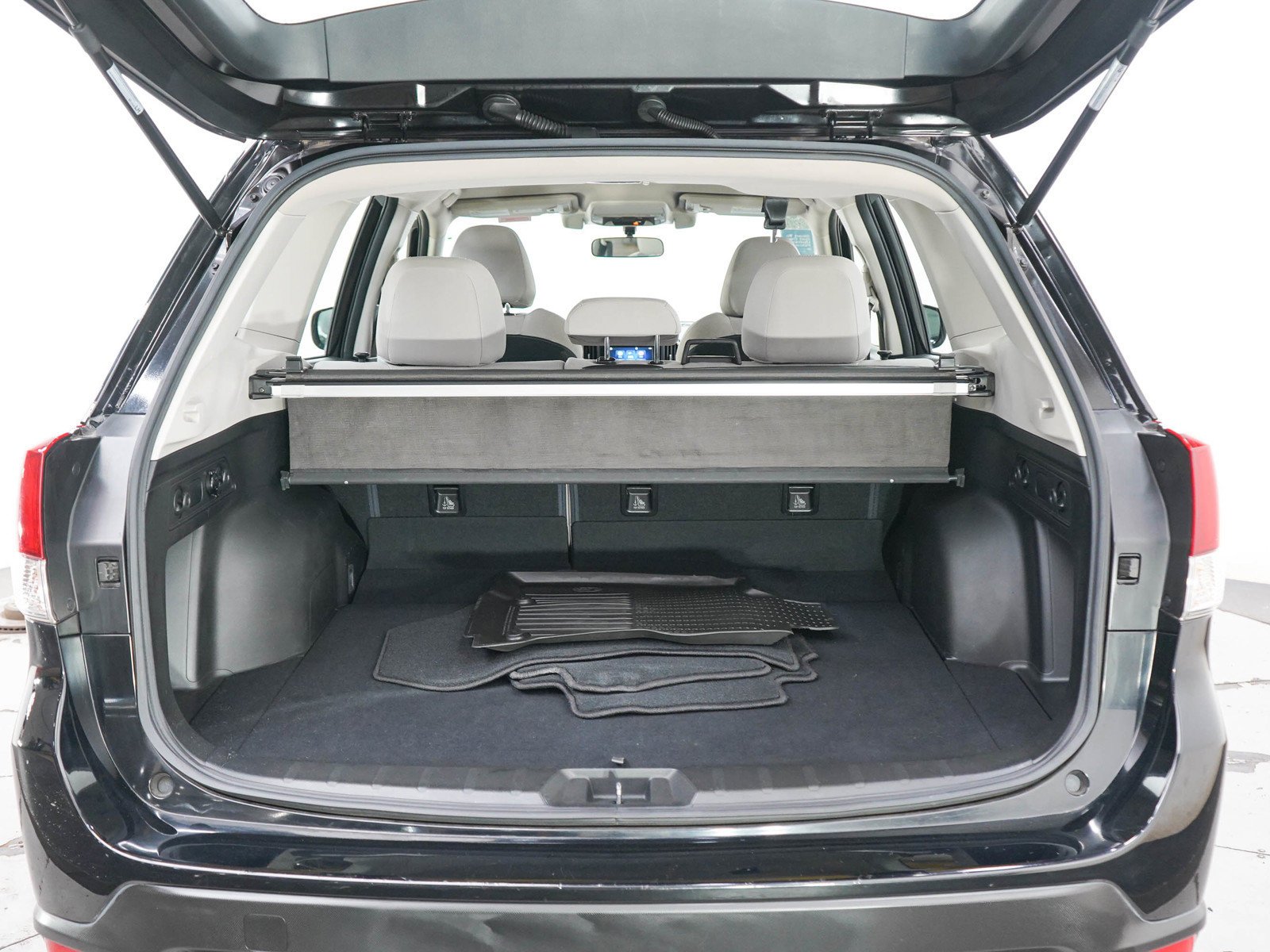 Used 2019 Crystal Black Pearl Subaru  image 16