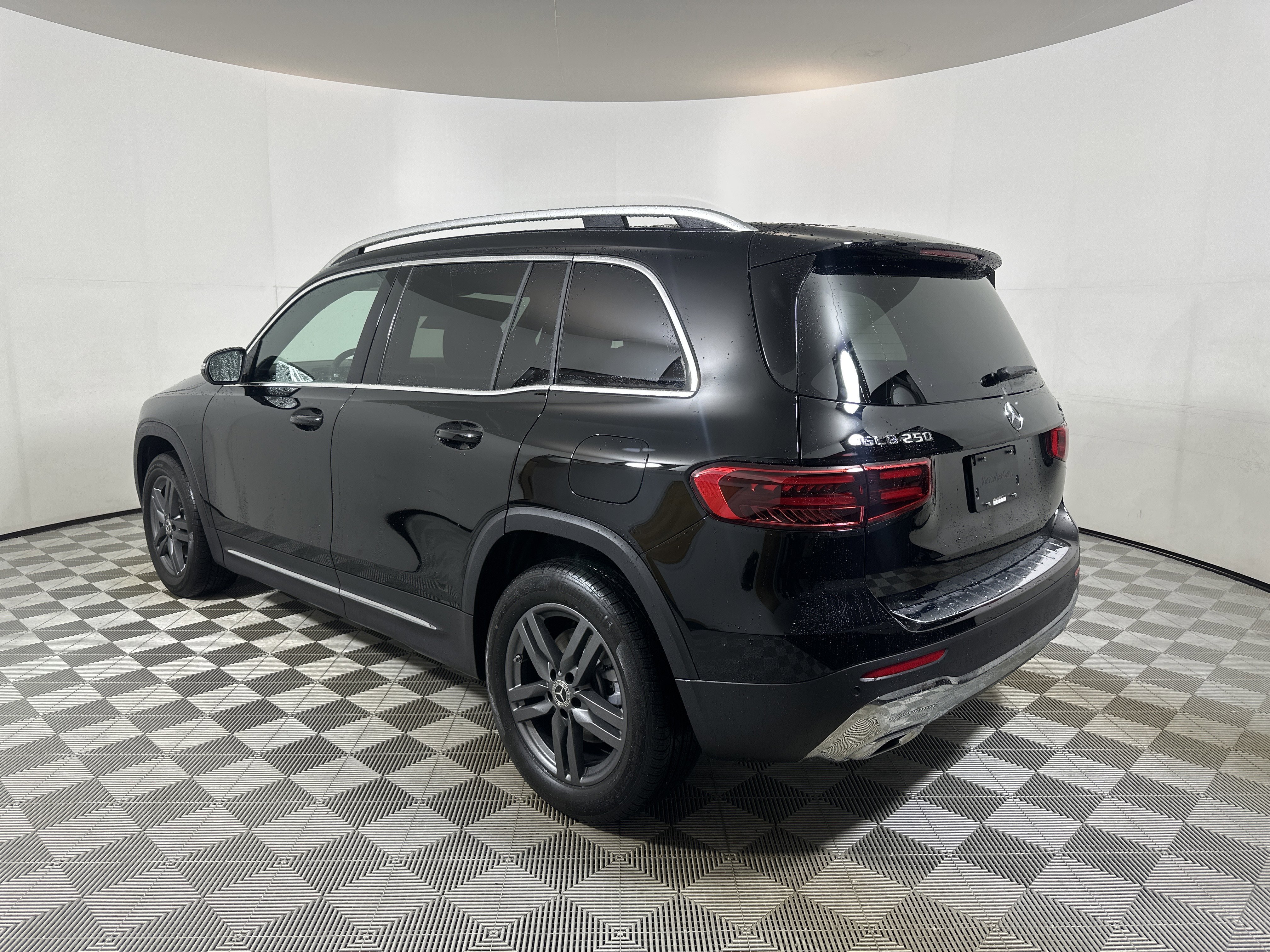 Certified Used 2026 NIGHT BLACK Mercedes-Benz GLB 250 image 5